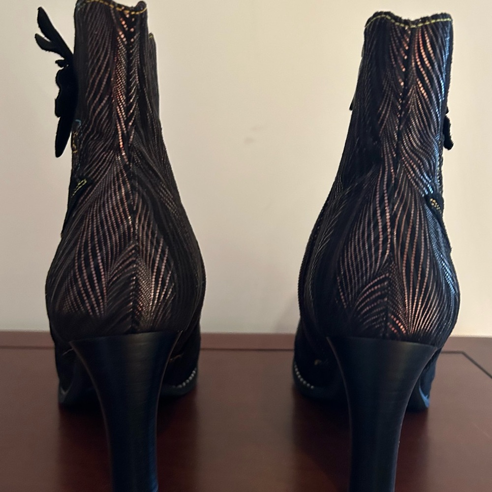 L'ATISTE Black and Brown Heeled Boots with Floral Accent - Picture 6 of 7